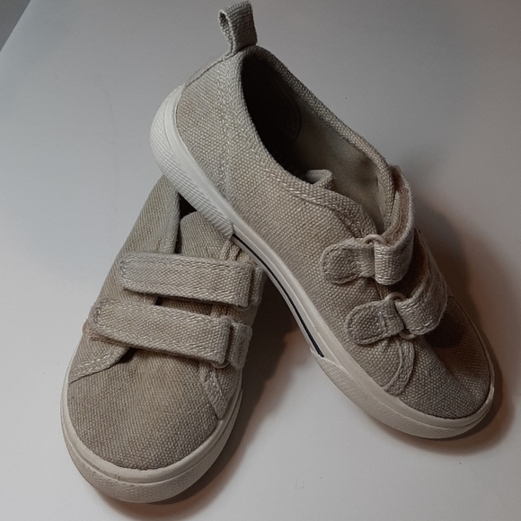 ❤ 🛍 4/$20 Carter's Khaki Sneakers - Picture 1 of 7